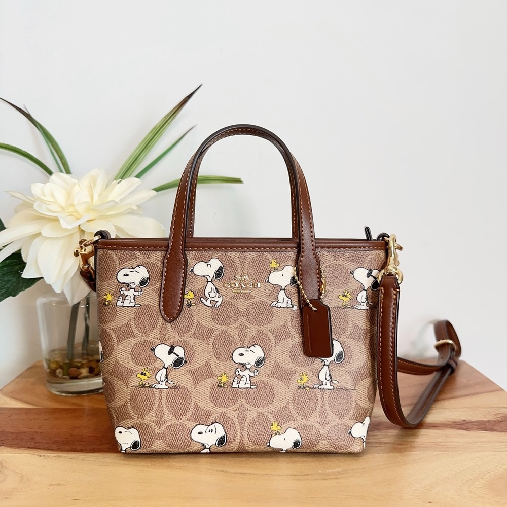 NWT Coach X Peanuts City‎ Mini Tote Bag In Signature Canvas with snoopy print